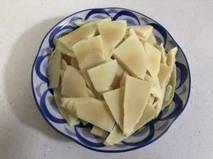牛肉卷炖冬笋的做法 步骤3