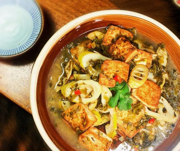 鲜、鲜、鲜：农家春笋咸菜炖豆腐的做法