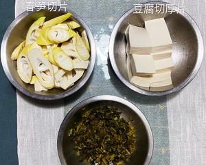 鲜、鲜、鲜：农家春笋咸菜炖豆腐的做法 步骤1