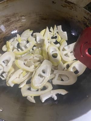 鲜、鲜、鲜：农家春笋咸菜炖豆腐的做法 步骤4