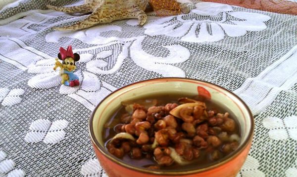 養(yǎng)顏祛濕粥，潤膚美容再加倍（以黑米、薏仁為主的養(yǎng)顏祛濕粥制作方法）