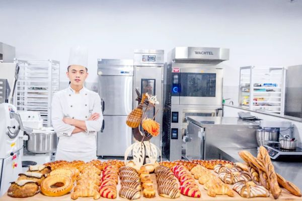 面包師日常操作培訓(xùn)計(jì)劃，從基礎(chǔ)技能到高級管理的全方位培養(yǎng)