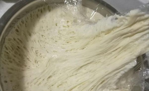 15年老师傅说漏了嘴，蒸馒头的放这两种“佐料”，又白又软！