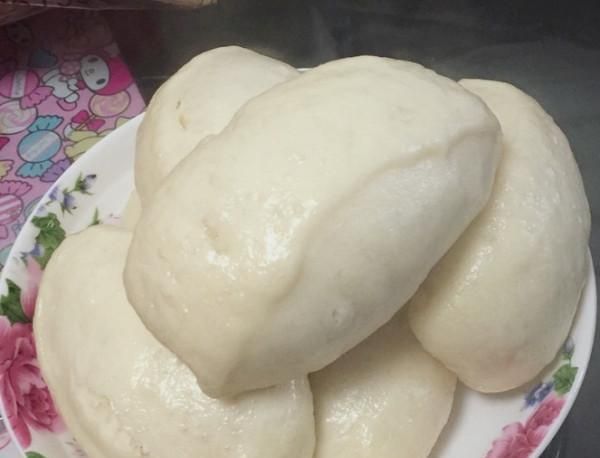 15年老师傅说漏了嘴，蒸馒头的放这两种“佐料”，又白又软！
