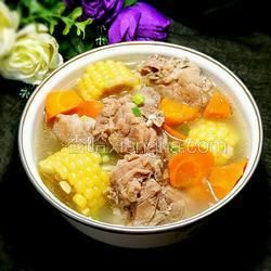 胡萝卜玉米排骨汤的做法[图]