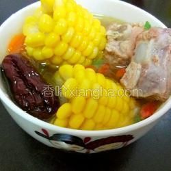 胡萝卜玉米排骨汤的做法[图]