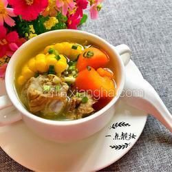 胡萝卜玉米排骨汤的做法[图]