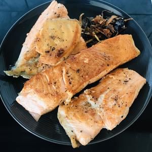 【减肥餐】煎三文鱼蔬菜佐花生酱拌饭的做法 步骤2