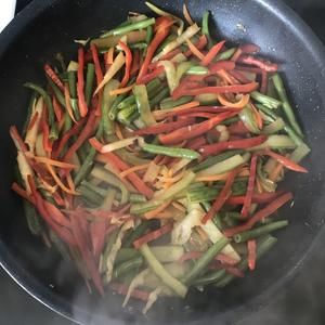 【减肥餐】煎三文鱼蔬菜佐花生酱拌饭的做法 步骤3