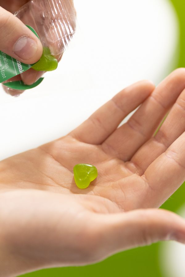 绿色心形gummie。
