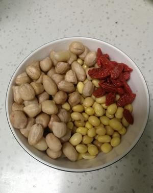 花生枸杞豆浆(软化血管，抗氧化)的做法 步骤1