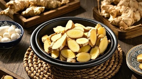 蜂蜜可以和姜片泡水喝嗎