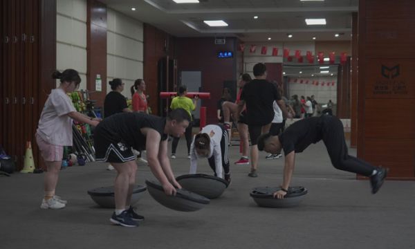 封闭式减肥夏令营价格