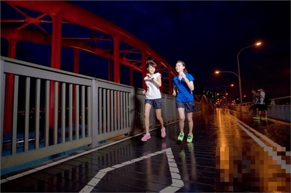晚上跑步好不好 晚上跑步注意事项