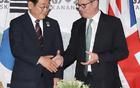 英首相误将翻译当韩总统握手，李在明全程围观