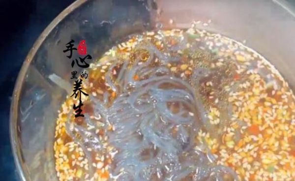 家常版酸辣粉的做法,3块钱就能做一大碗,营养美味又实惠