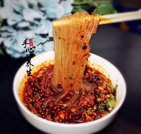 家常版酸辣粉的做法,3块钱就能做一大碗,营养美味又实惠