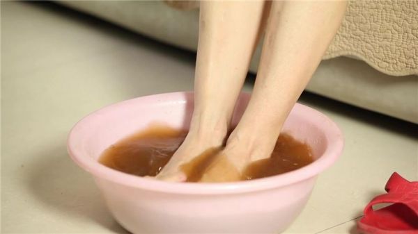 泡脚减肥秘方：轻松瘦身，让你从脚开始变美！(1)