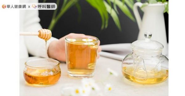 進食後，尤其是飽食後，胃部消化功能易下降，大腸蠕動變弱，蜂蜜對胃腸有調節作用，可使胃酸分泌正常。