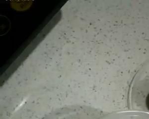养生早餐 豆浆+鸭蛋的做法 步骤1