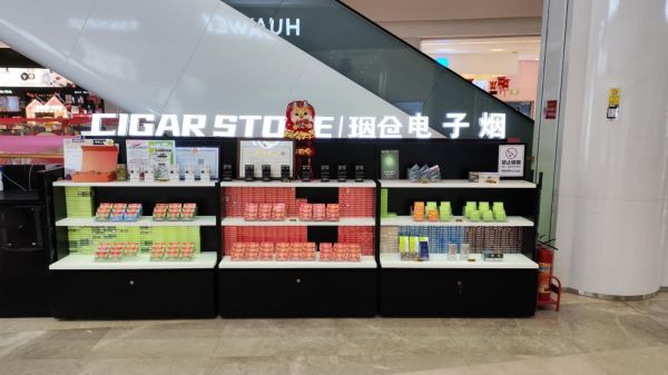 北京某商場(chǎng)內(nèi)電子煙零售點(diǎn)。記者孫文軒攝