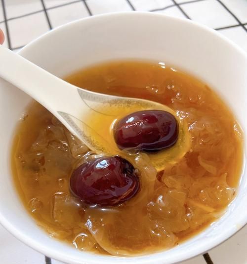 银耳鹌鹑蛋红枣糖水怎么做？有哪些健康益处？