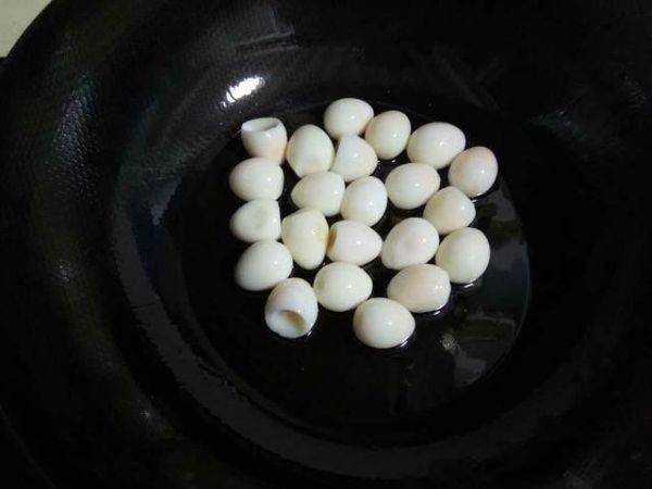 香喷喷的鹌鹑蛋惹人垂涎,每次做完都不够吃,一个人能吃一大盘