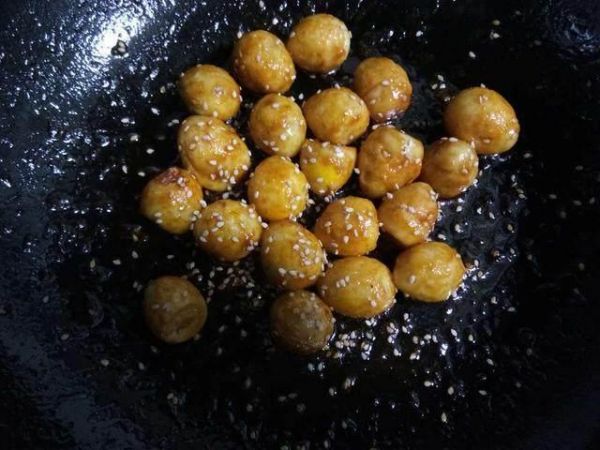 香喷喷的鹌鹑蛋惹人垂涎,每次做完都不够吃,一个人能吃一大盘