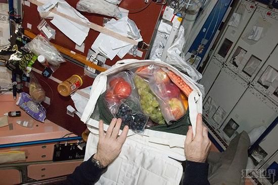 每隔6个月，他们就可以获得物资补充