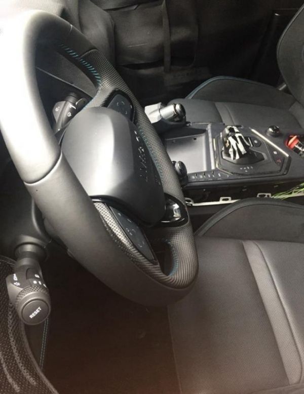 领克05实车，红色车身显动感