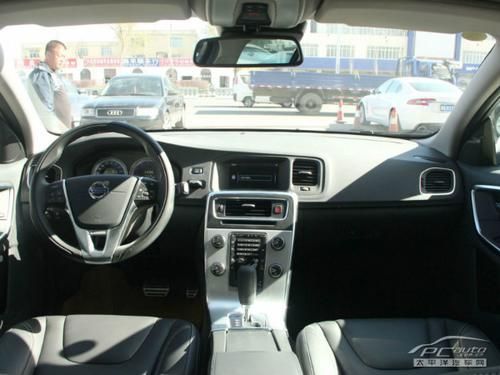 2012款 沃尔沃V60 3.0 T6 AWD 运动版
