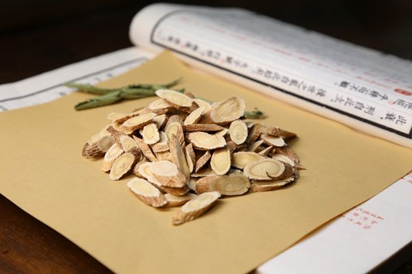 黄芪的作用与用途功效 黄芪的主治功效介绍 黄芪的药用价值有哪些