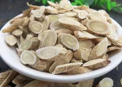 黃芪泡水喝好處多? 但這幾種人喝不得!