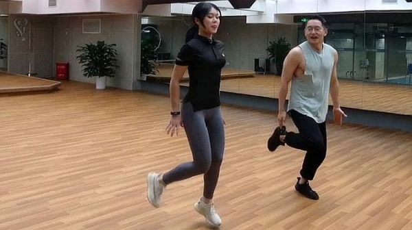 减肥最有效的动作之一：每天原地做30至50次，不光瘦臀，还能瘦腿