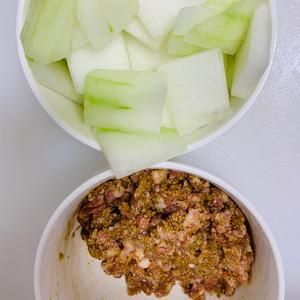吃肉与清凉降火并存之冬瓜丸子汤的做法 步骤3