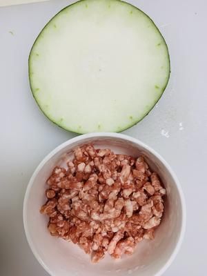 吃肉与清凉降火并存之冬瓜丸子汤的做法 步骤1