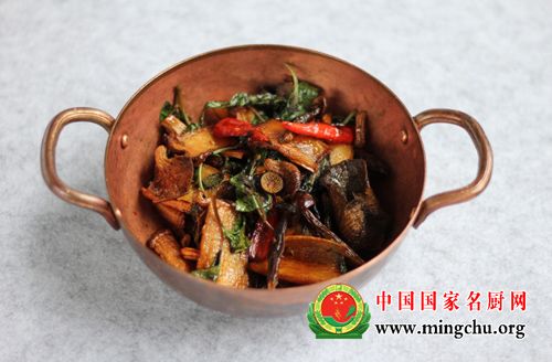 杜林-泰式九层塔炒野菌.jpg