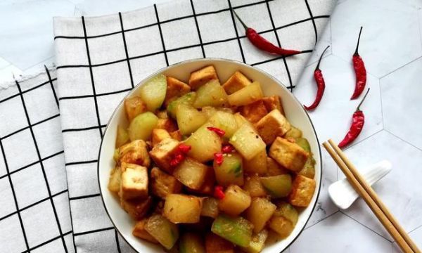 以素菜燒冬瓜，清爽美味健康（做法簡(jiǎn)單）