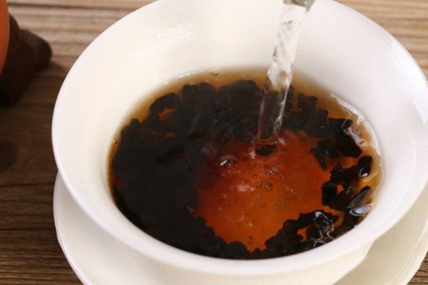 黑糯茶是什么东西_养胃暖胃的健康茶饮(由黑糯米和红茶制成)