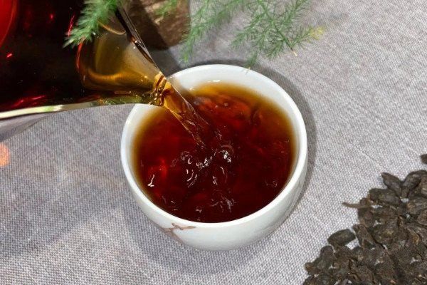 黑糯茶是什么东西_养胃暖胃的健康茶饮(由黑糯米和红茶制成)