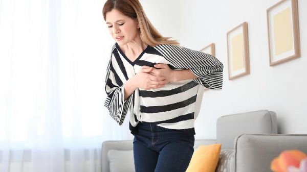 瑜伽可以美胸是真的吗 能够美胸的3种训练方式