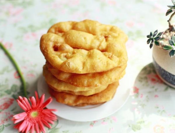 營(yíng)養(yǎng)早餐自己做，在家做干凈衛(wèi)生的油餅，簡(jiǎn)單易學(xué)你也會(huì)做