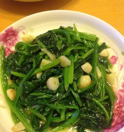 用蒜头烹饪穿心莲，增添健康美味（15种独特的烹饪方法）