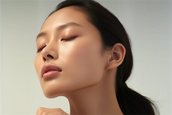 吸脂瘦身，告别赘肉，展现完美身材