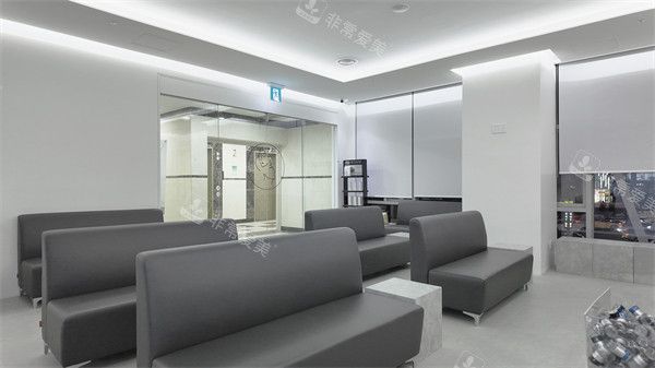 韩国Beauty＆Young皮肤科等待区