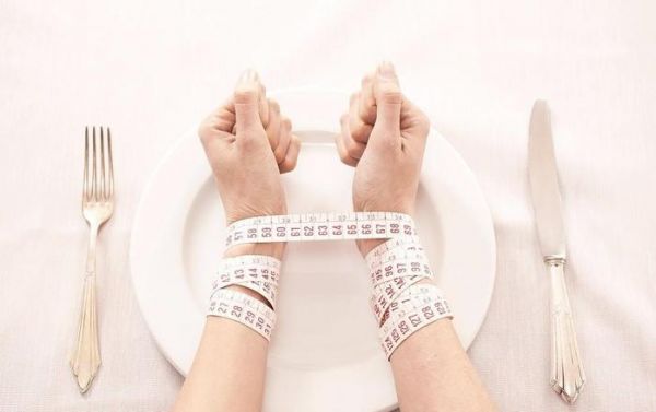 節(jié)食減肥法靠不靠譜？想要健康減肥，不如來試試瑜伽