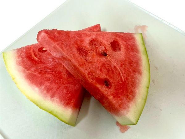 西瓜可以清解暑熱、生津止渴，但性寒，較適合陽暑，而不適合陰暑，（秀傳醫(yī)院提供／葉靜美彰化傳真）