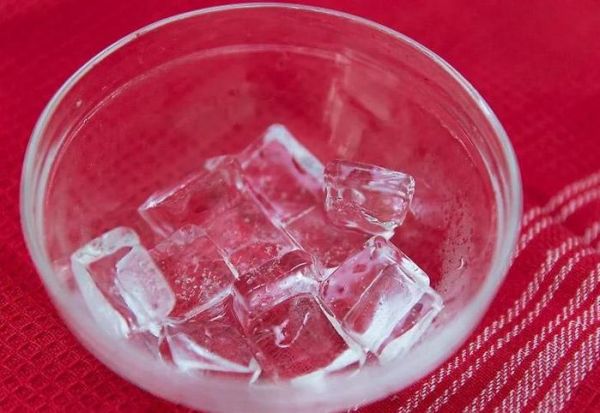 阿信帶你輕松學(xué)調(diào)酒——如何制作透明清澈的冰塊01雙沸法