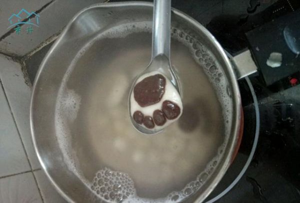 汤圆这种简单的食材，在家几分钟就能做出来，好吃健康还省钱