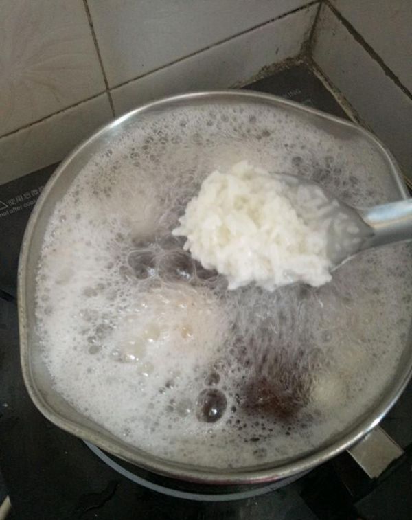 汤圆这种简单的食材，在家几分钟就能做出来，好吃健康还省钱